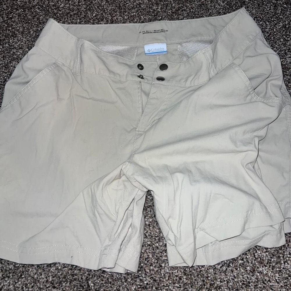 Columbia Khaki Shorts Size 10